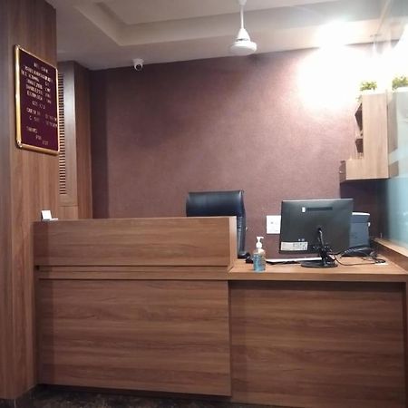 Hotel Radha Krishna Anand Exterior photo