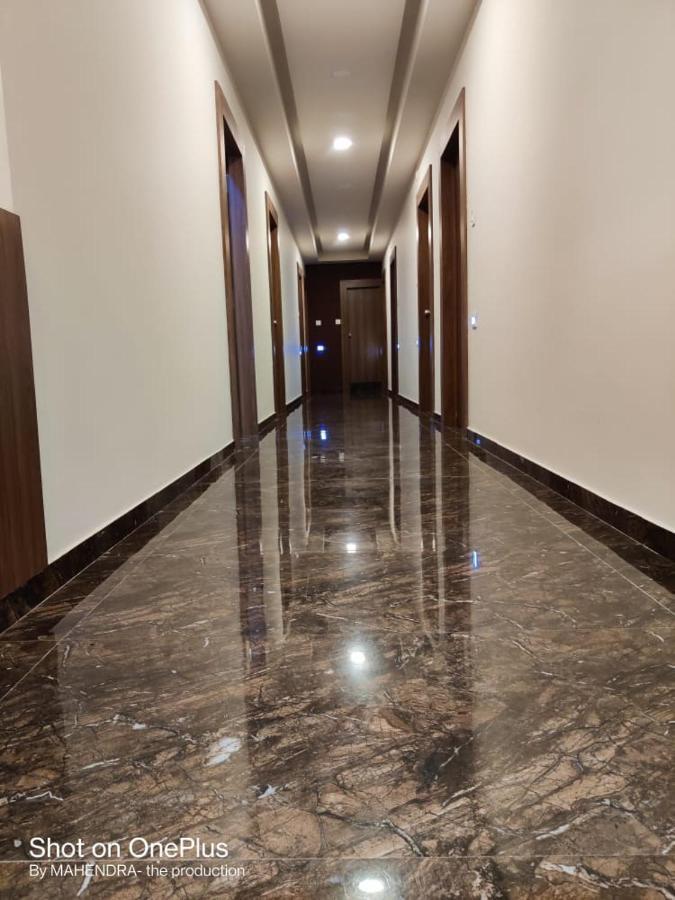 Hotel Radha Krishna Anand Exterior photo