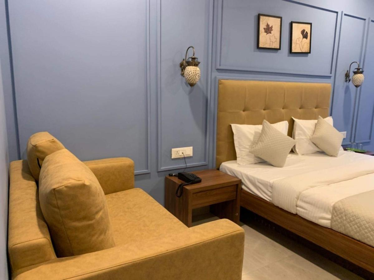 Hotel Radha Krishna Anand Exterior photo